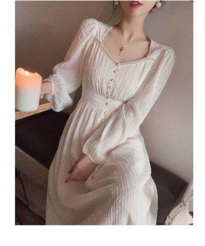 秋款连衣裙新款(秋款连衣裙搭配什么鞋子)-第1张图片-