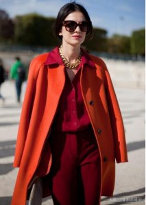 ​橘红色配什么颜色好看（橘红色的颜色搭配技巧）