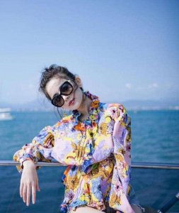 ​雪纺上衣的搭配（让你这个夏天时髦又吸睛）