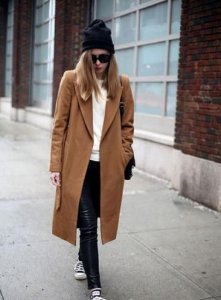 ​咖啡色搭配什么颜色，咖啡色裤子配什么颜色上衣？