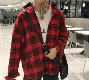 (男生)黑色的薄马甲,和大红色的格子衬衫搭配好看吗