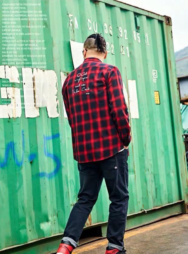 红色格子衫搭配,(男生)黑色的薄马甲,和大红色的格子衬衫搭配好看吗?图9
