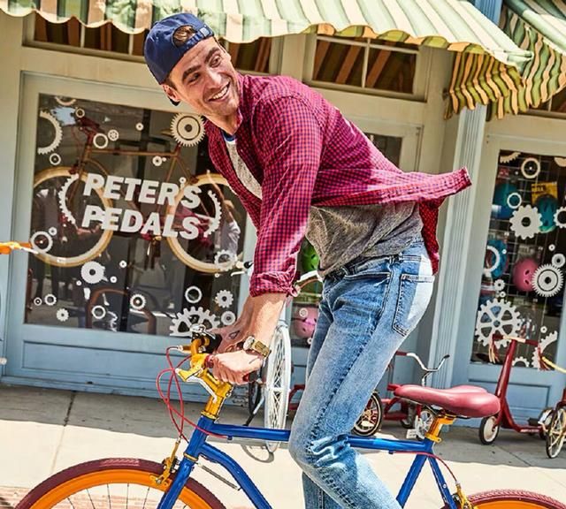 红色格子衫搭配,(男生)黑色的薄马甲,和大红色的格子衬衫搭配好看吗?图6