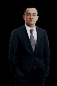 ​汕头富豪许钟民：辍学打工，18岁赚几十万，入狱三年后再当董事长