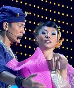 ​刘德华25年舞伴赖文慧，42岁仍单身，见证天王爱情