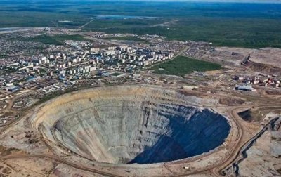 ​3座世界著名的“烂尾工程”，其中一个就在某地，位于某某境内