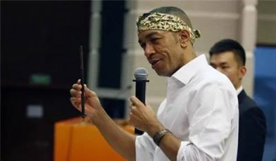 ​奥巴马弟弟在中国生活了多年，奥巴马访华时，两人的见面让人感叹