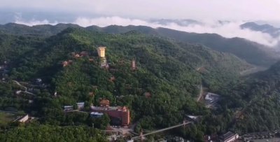 ​丰都城郊荒废景区，石刻文化面目狰狞，杂草丛生特别应景