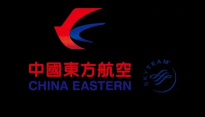 ​笑麻了！东航空姐与乘务长互殴，原因竟是这样，网友热议空姐漂亮