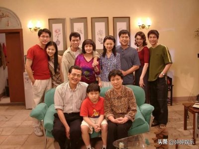 ​广东本土“巨星”康天庥眼光毒辣：戏里娶罗飞雁，戏外美娇妻旺夫