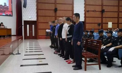 ​替领导殴打同事的记者站站长，因涉黑受审！