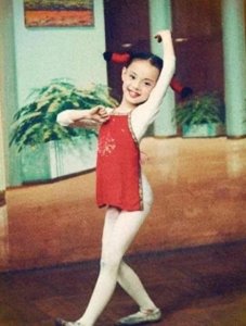 ​孙俪资助4年的“白眼狼”向海清，20年过去了，如今过得怎样？