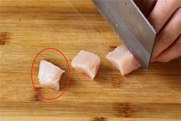 自制家庭版鸡米花，比外面好吃n倍，咬一口嫩的爆汁