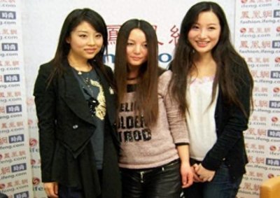 ​此女用身体作画，画风“大胆开放”，是博人眼球还是为艺术献身？